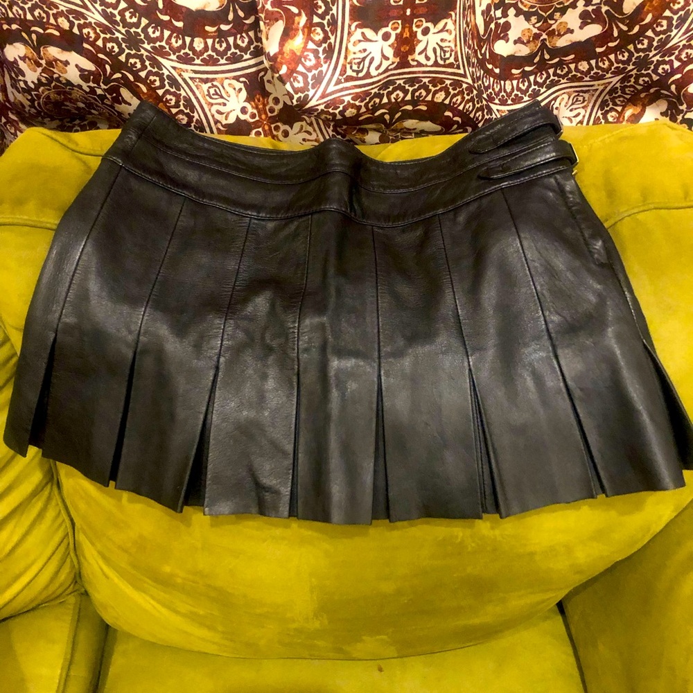 Joie: Black 100% Leather pleated mini skirt Size 4